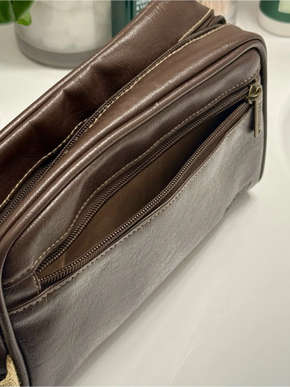 Kenneth Cole Reaction Men’s Brown Leather Toiletry Bag